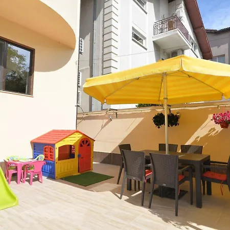 Homestay Casa Octaral *