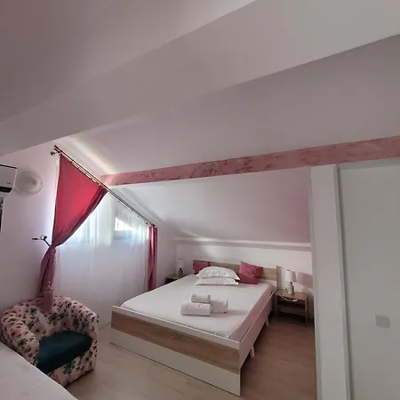 Homestay Casa Octaral